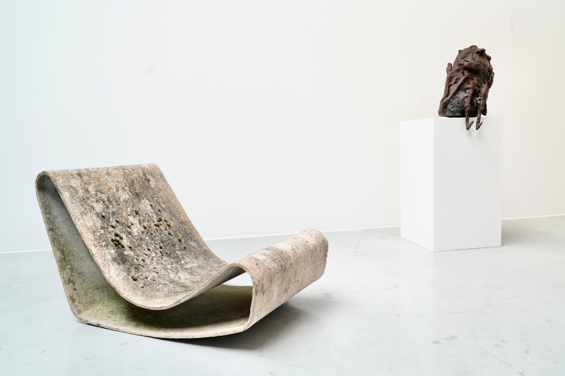 Maison Moderniste - Willy Guhl Eternit patinated loop chair